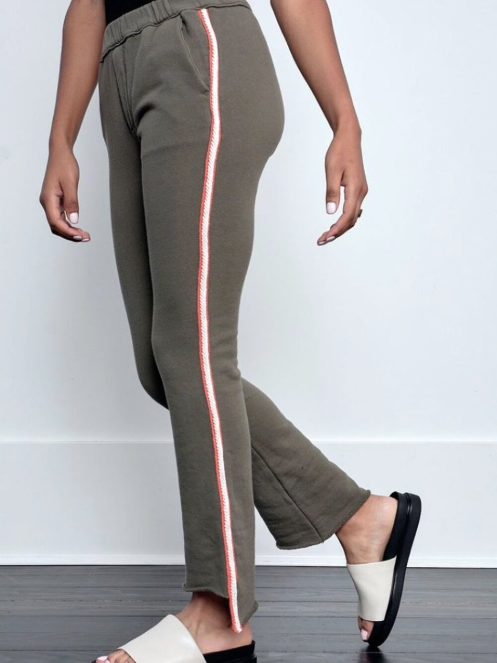 NWT MOTHER Denim Lounger Insider Cross Step Fray Caught Off Guard Sz Med $168